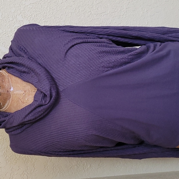 RARE CANNISSE PURPLE COWL NECK TOP SIZE S - Picture 5 of 6